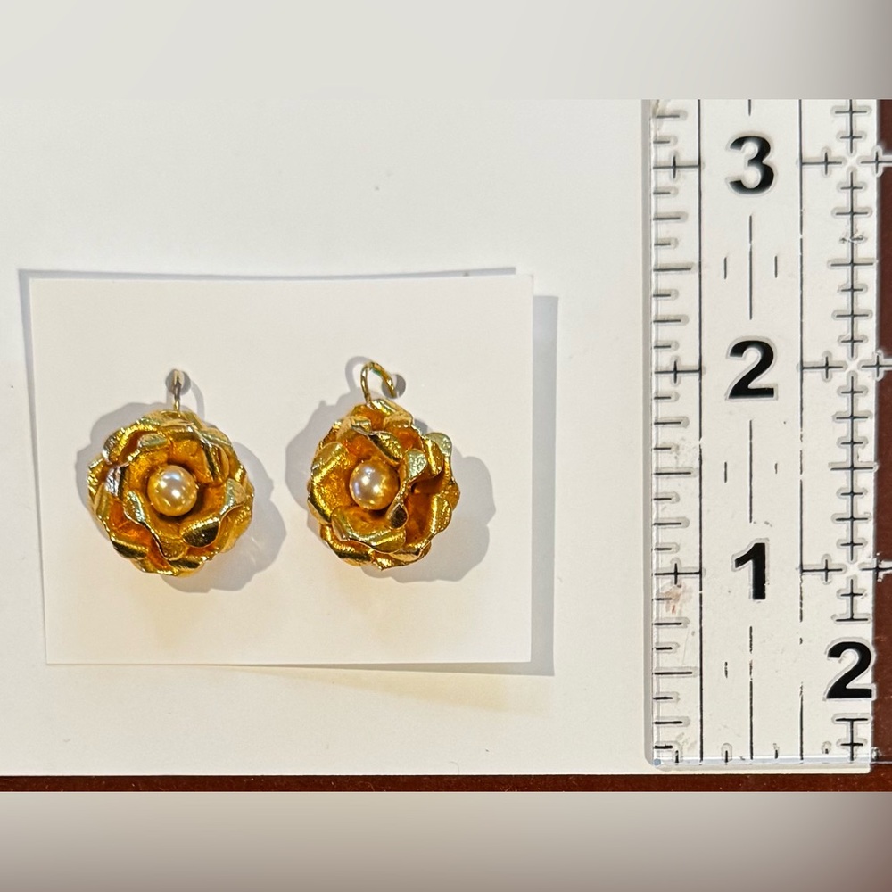 Elegant Gold Floral Earrings